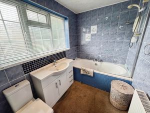 BATHROOM- click for photo gallery